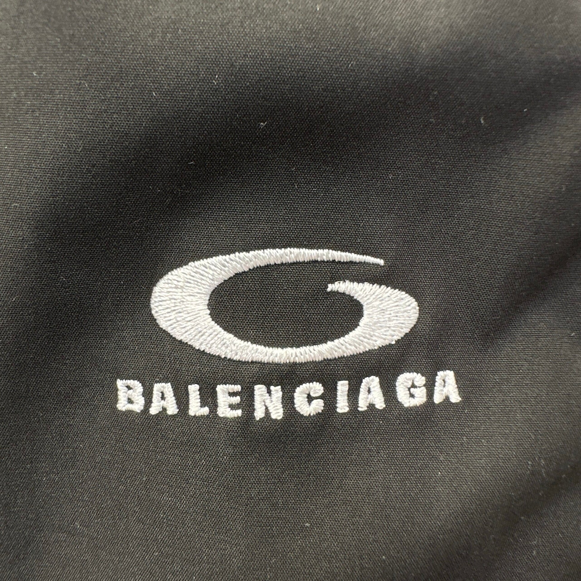 Balenciaga Exclusive Clothing - prezentare produs