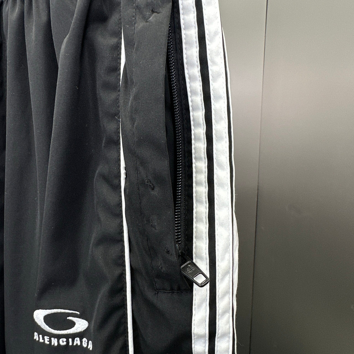 Balenciaga Exclusive Clothing - prezentare produs