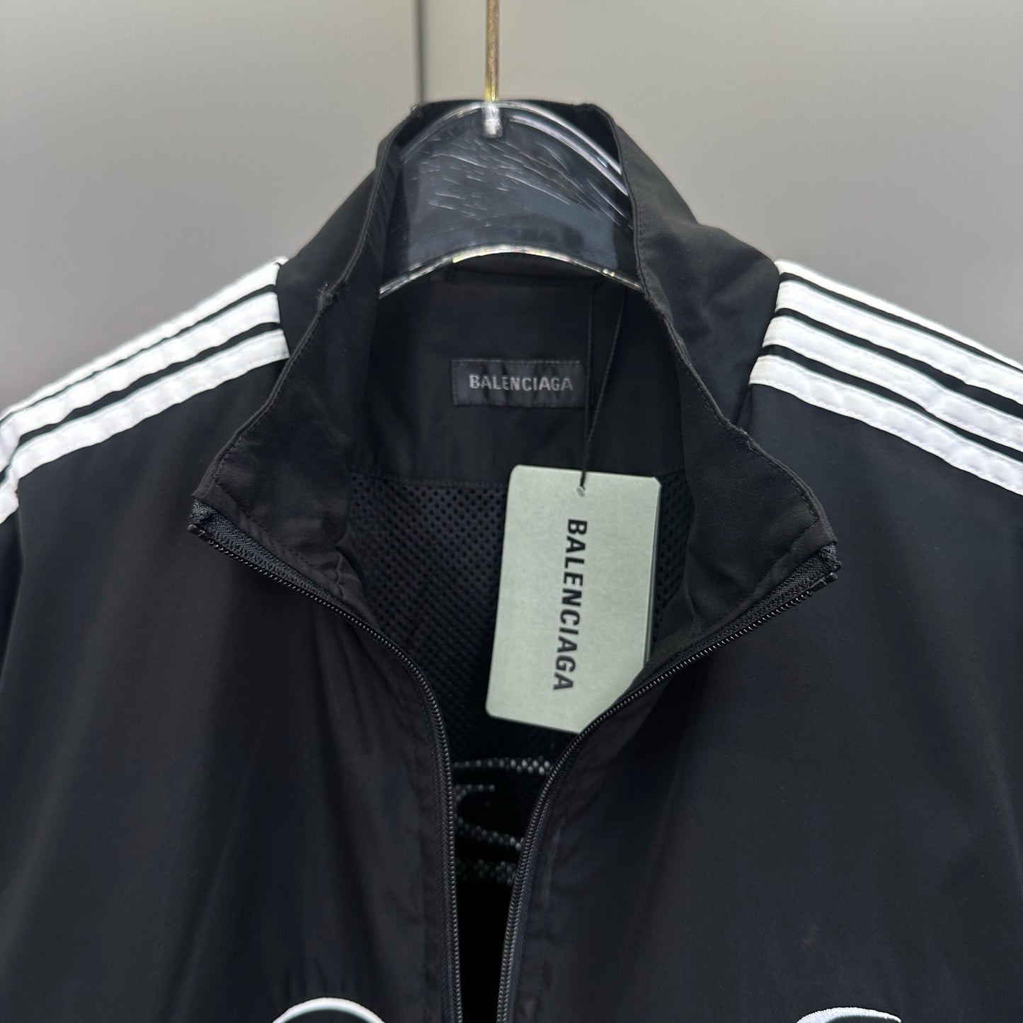 Balenciaga Exclusive Clothing - prezentare produs