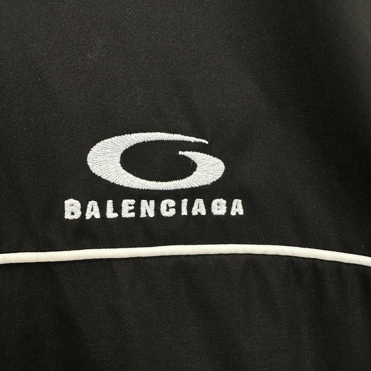 Balenciaga Exclusive Clothing - prezentare produs
