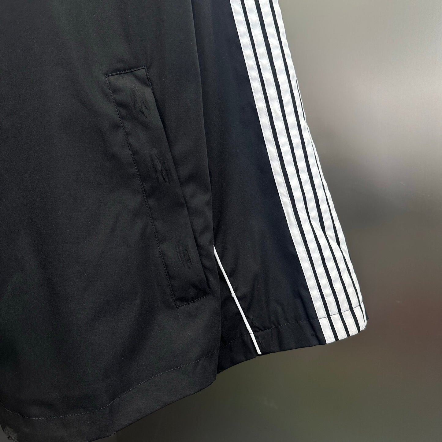 Balenciaga Exclusive Clothing - prezentare produs