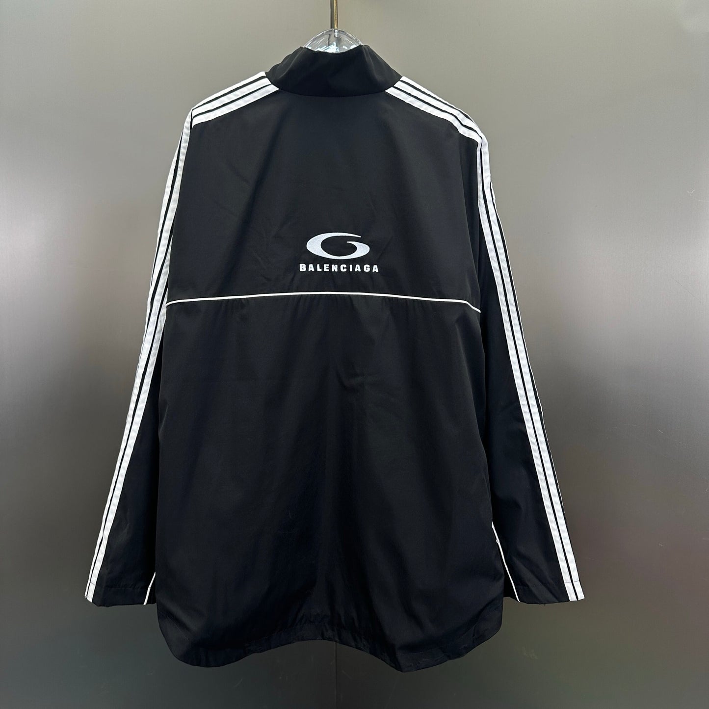 Balenciaga Exclusive Clothing - prezentare produs