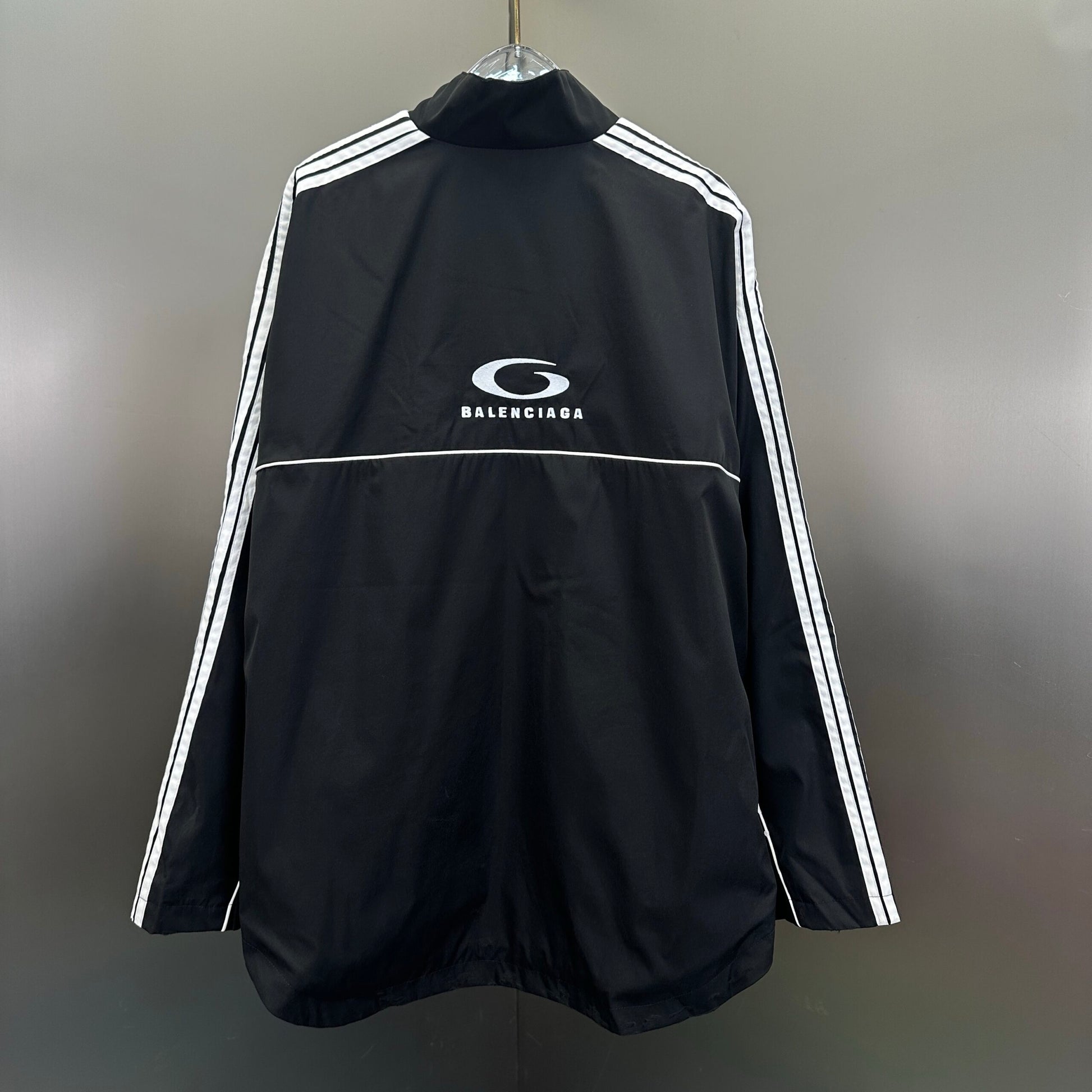 Balenciaga Exclusive Clothing - prezentare produs