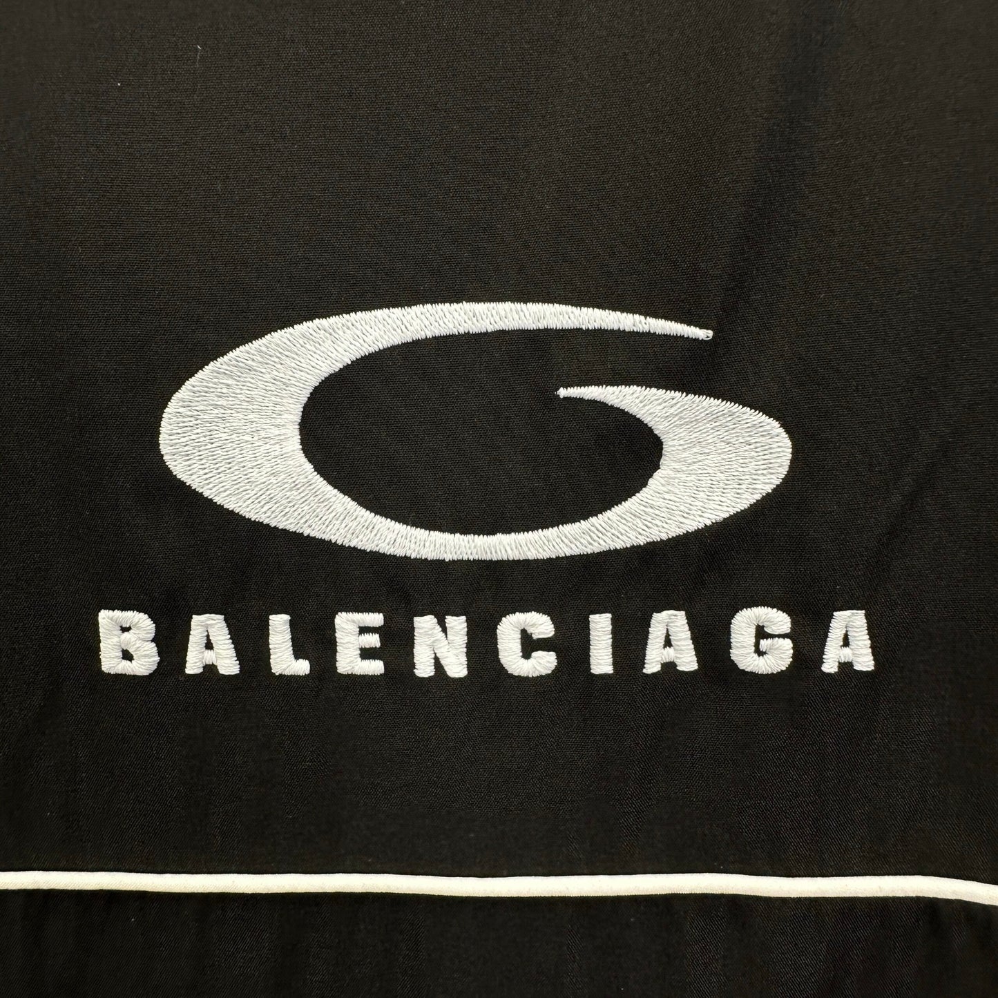 Balenciaga Exclusive Clothing - prezentare produs