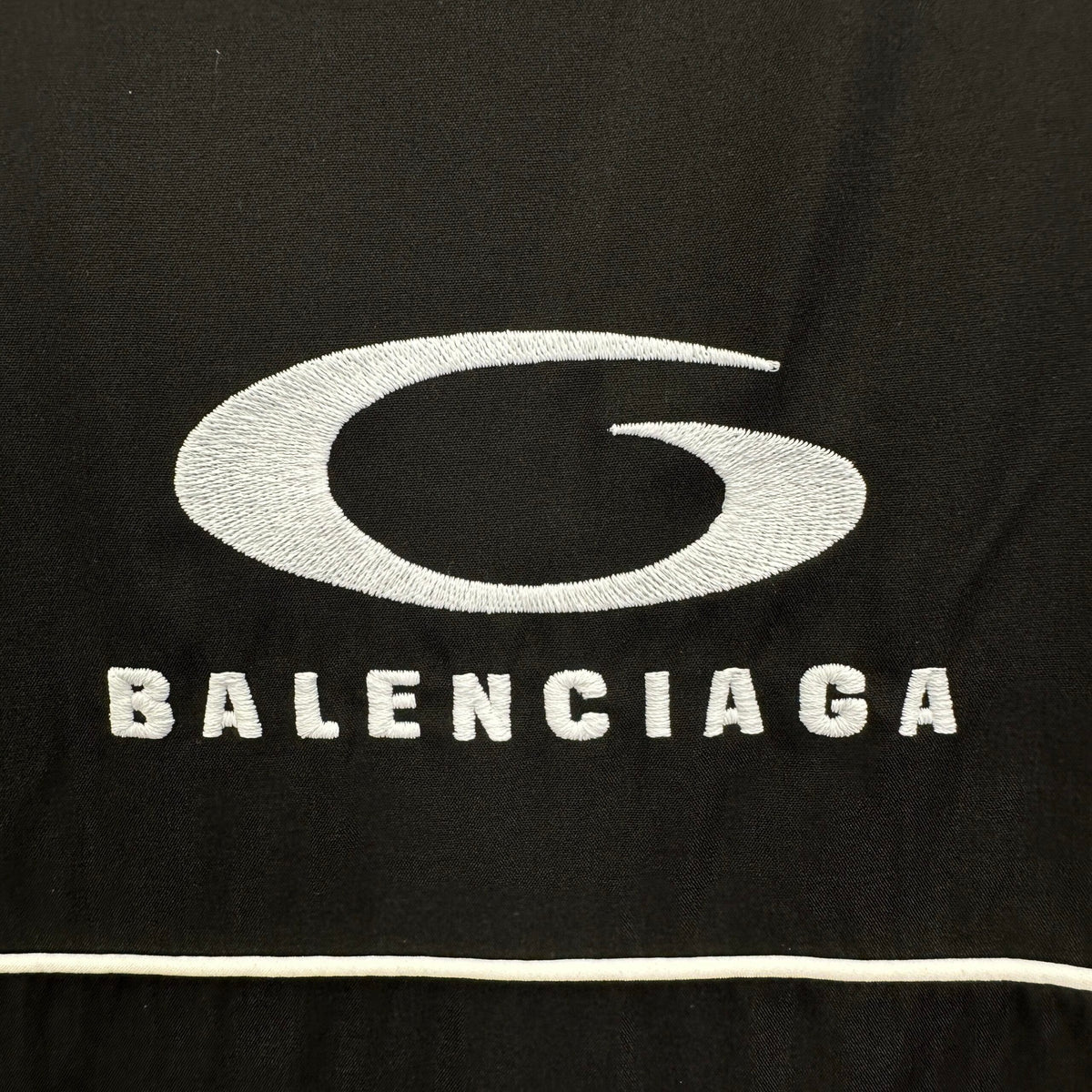 Balenciaga Exclusive Clothing - prezentare produs
