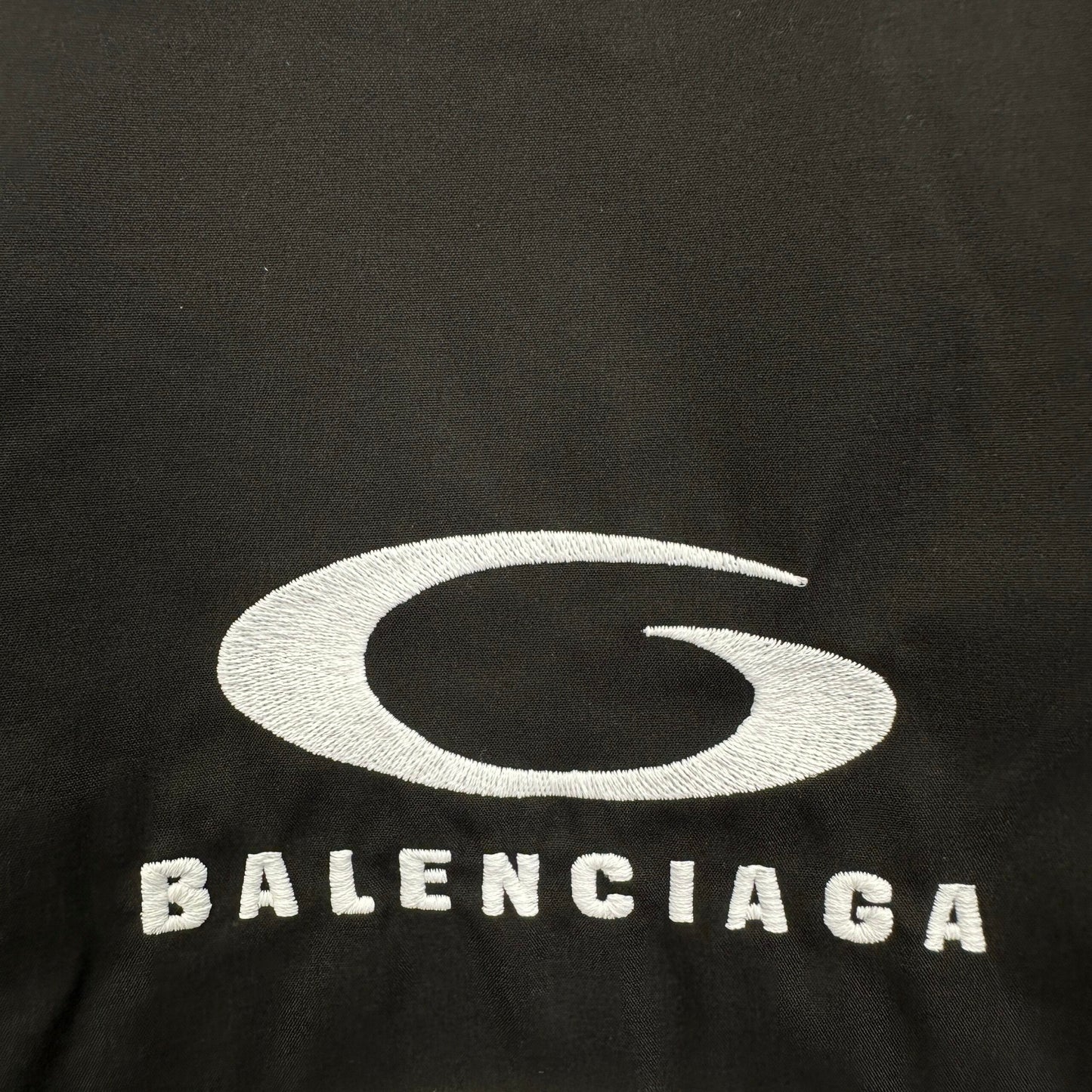 Balenciaga Exclusive Clothing - prezentare produs