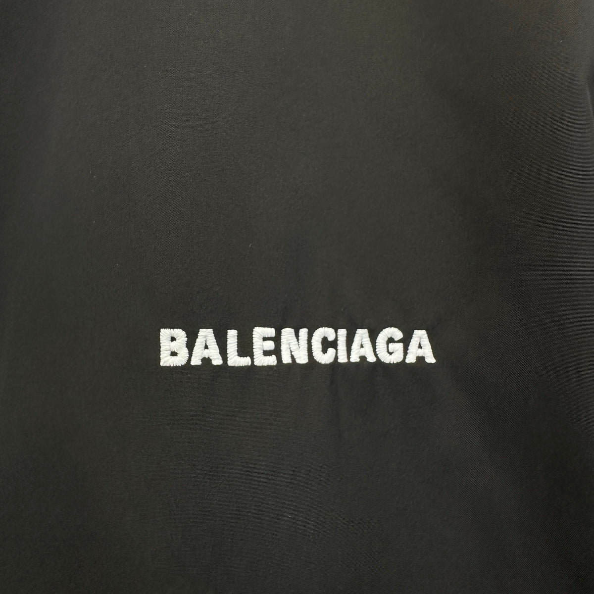 Balenciaga Exclusive Clothing - prezentare produs