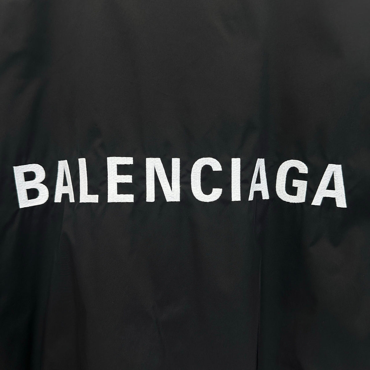Balenciaga Exclusive Clothing - prezentare produs