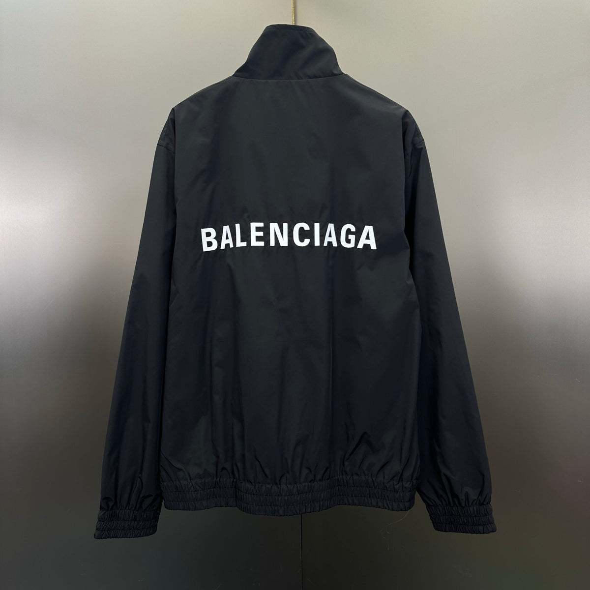 Balenciaga Exclusive Clothing - prezentare produs