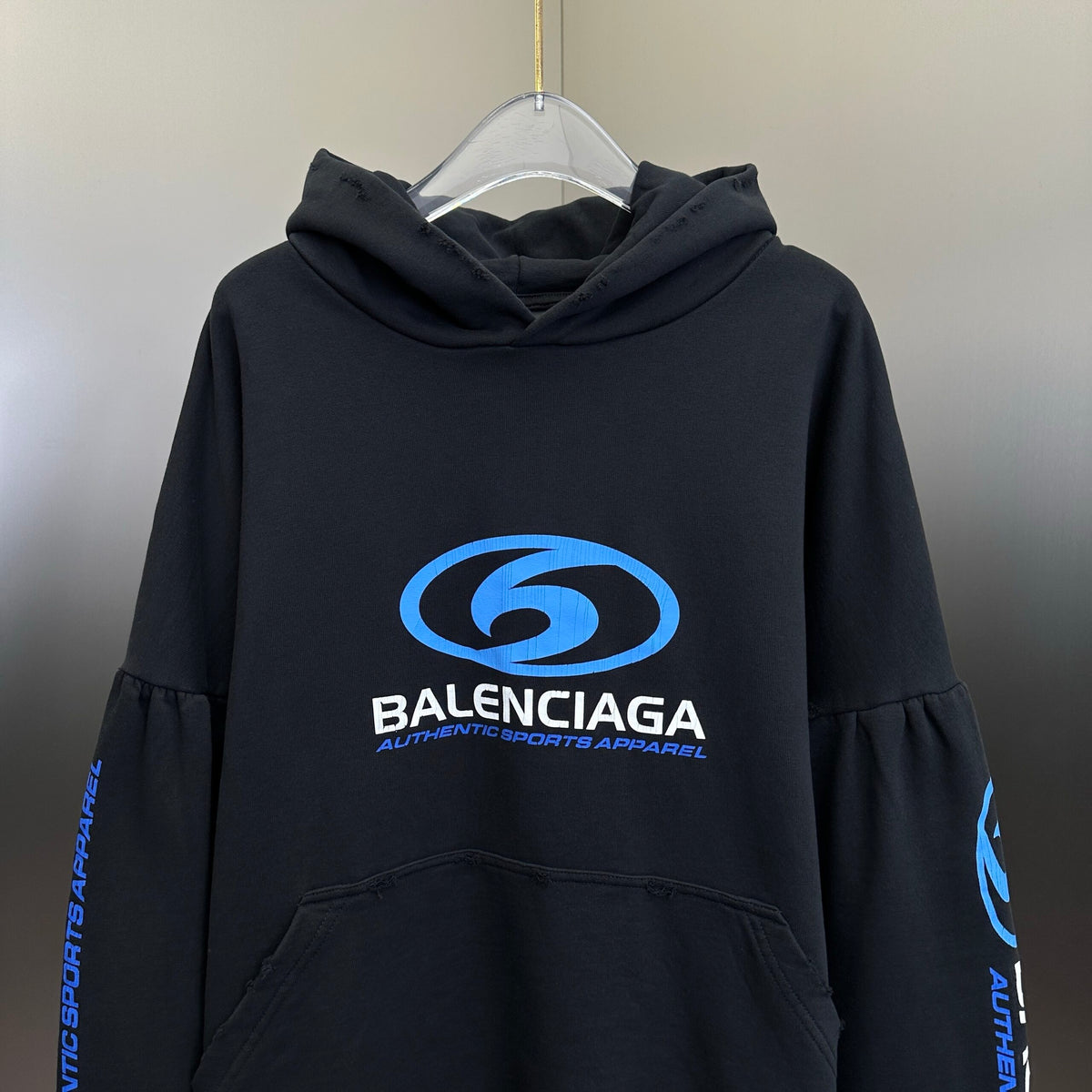 Balenciaga Exclusive Clothing - prezentare produs