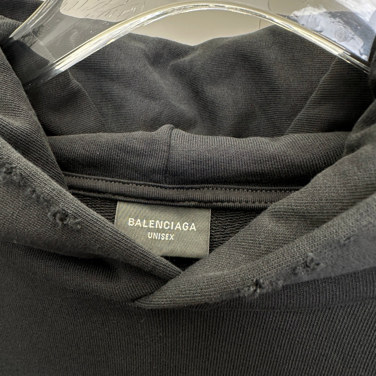 Balenciaga Exclusive Clothing - prezentare produs