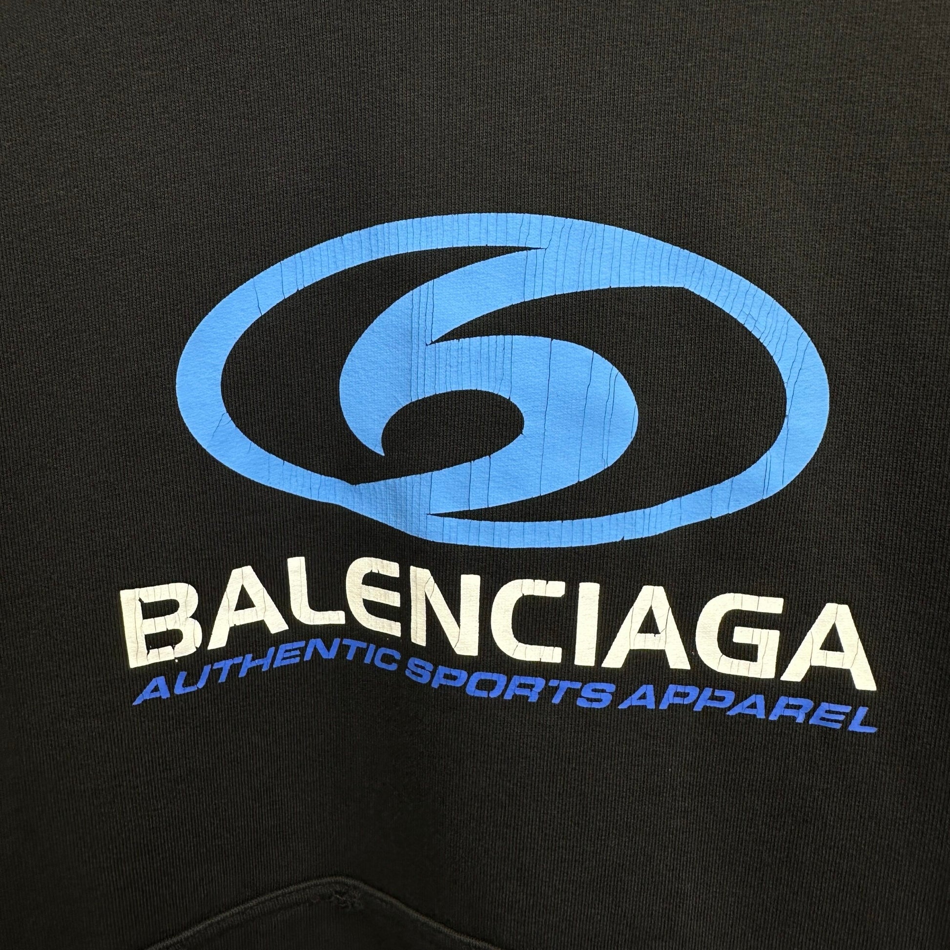 Balenciaga Exclusive Clothing - prezentare produs
