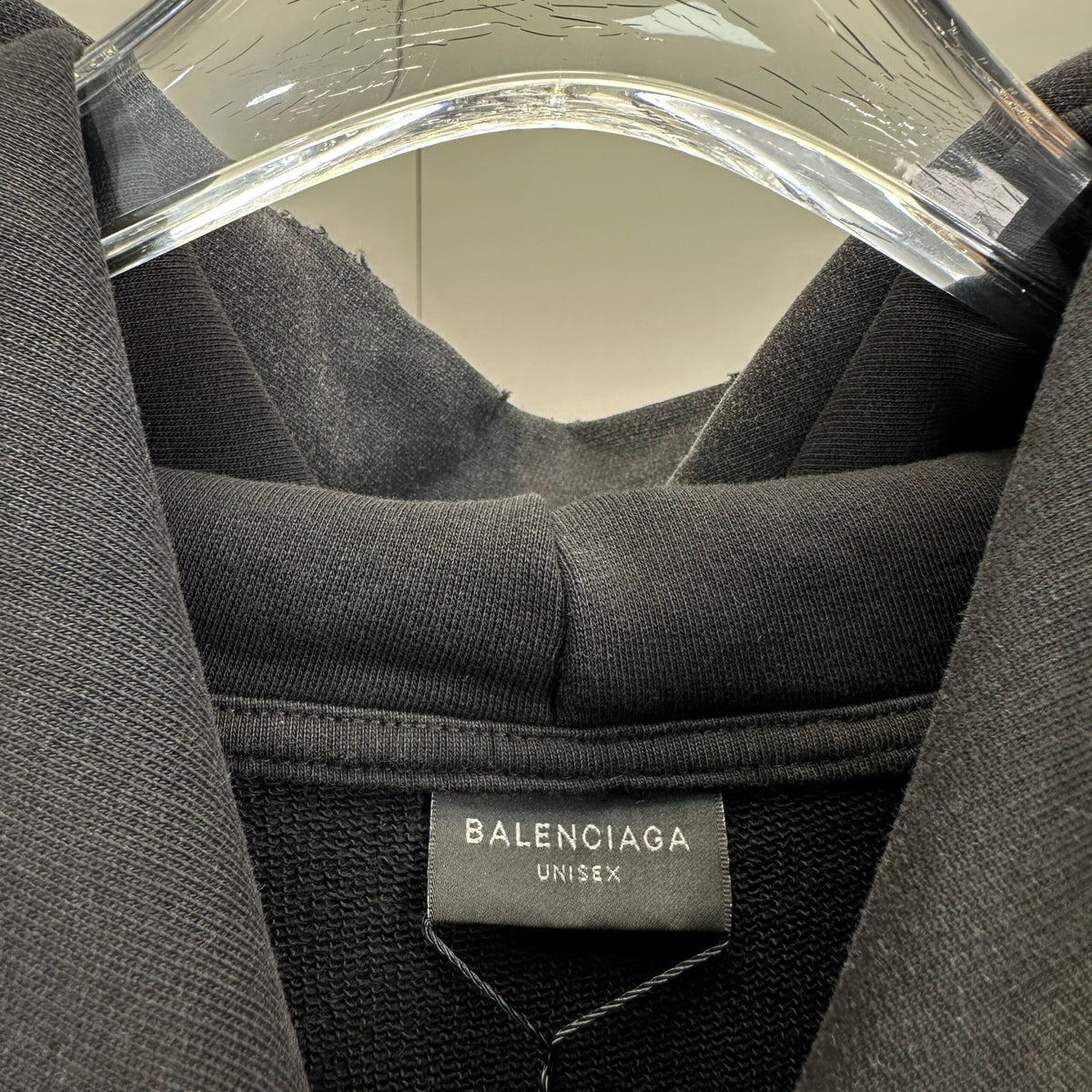 Balenciaga Exclusive Clothing - prezentare produs