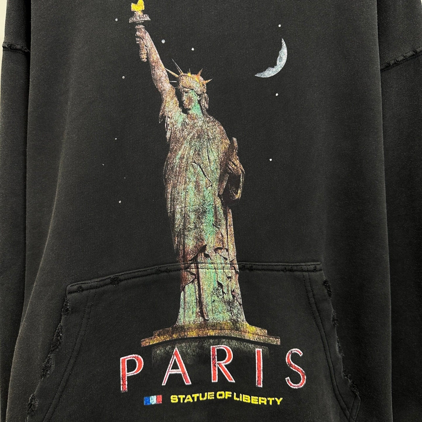 Balenciaga Exclusive Clothing - prezentare produs