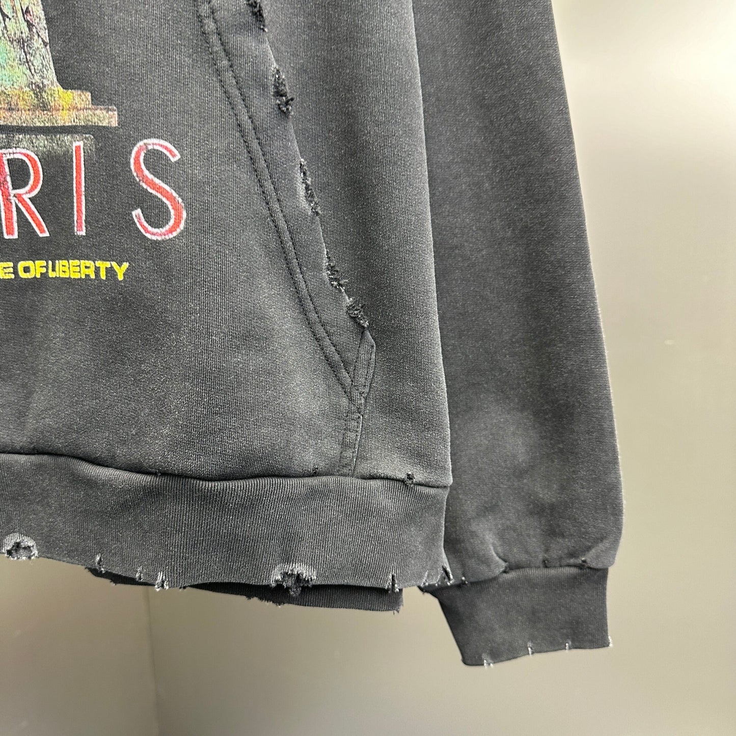 Balenciaga Exclusive Clothing - prezentare produs