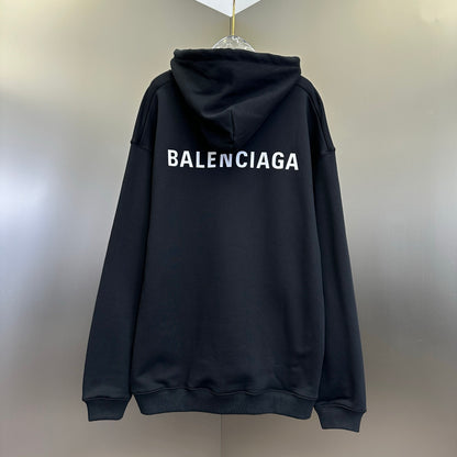 Balenciaga Exclusive Clothing - prezentare produs