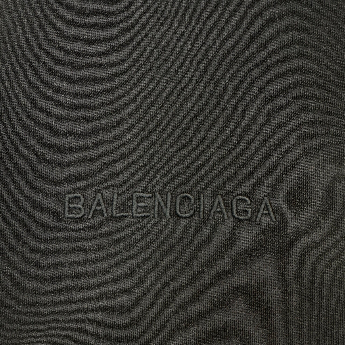 Balenciaga Exclusive Clothing - prezentare produs