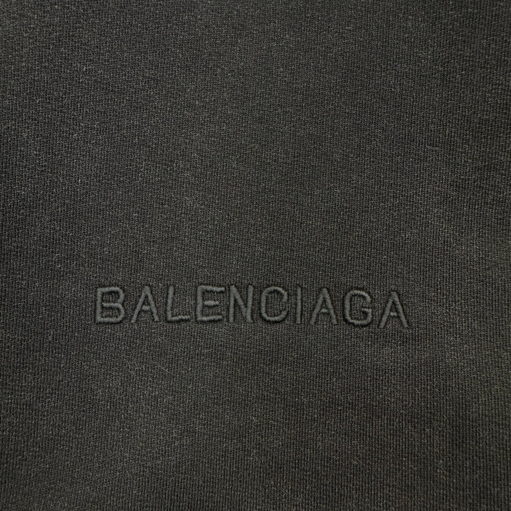 Balenciaga Exclusive Clothing - prezentare produs