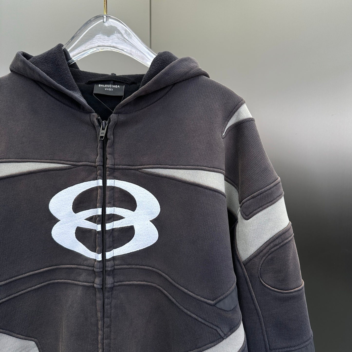 Balenciaga Exclusive Clothing - prezentare produs