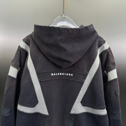 Balenciaga Exclusive Clothing - prezentare produs