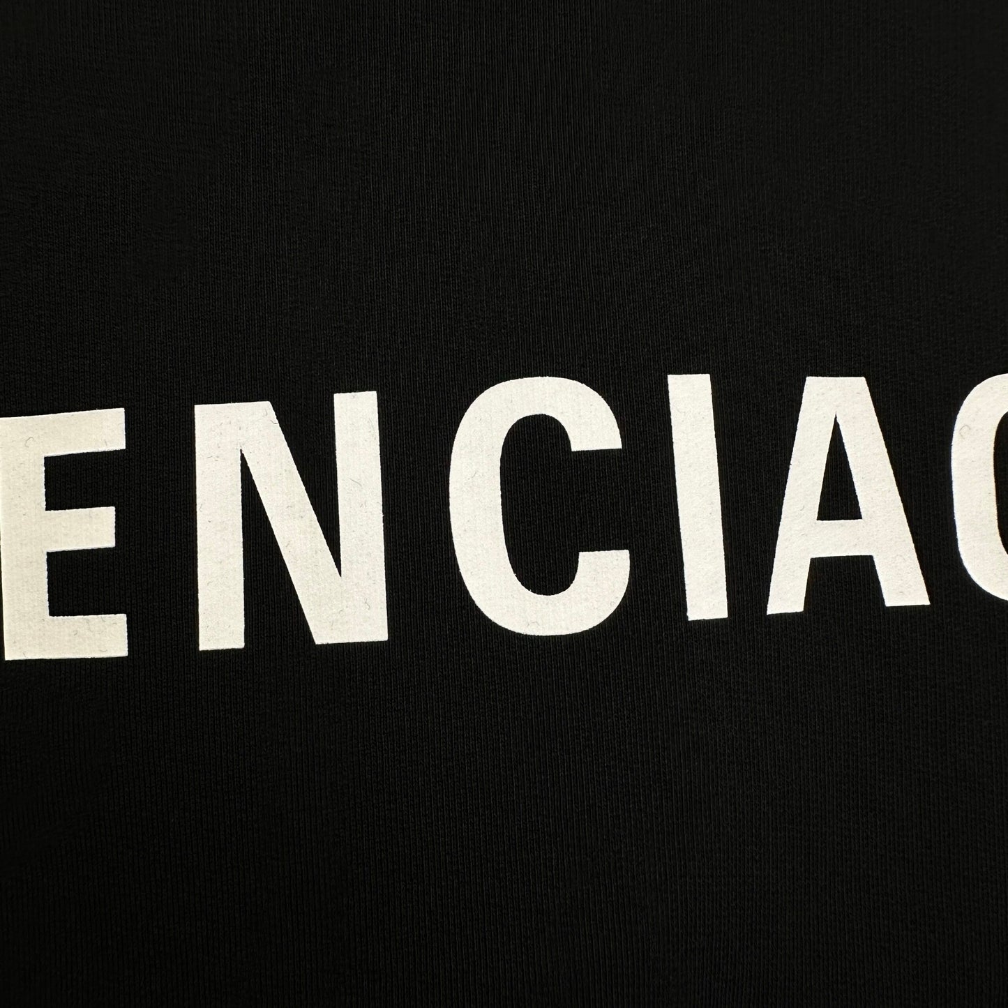 Balenciaga Exclusive Clothing - prezentare produs