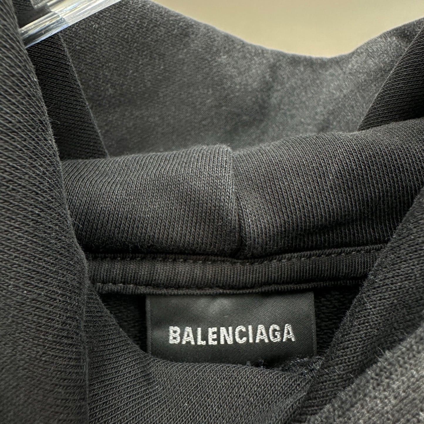 Balenciaga Exclusive Clothing - prezentare produs