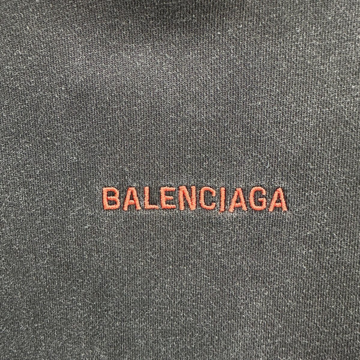 Balenciaga Exclusive Clothing - prezentare produs