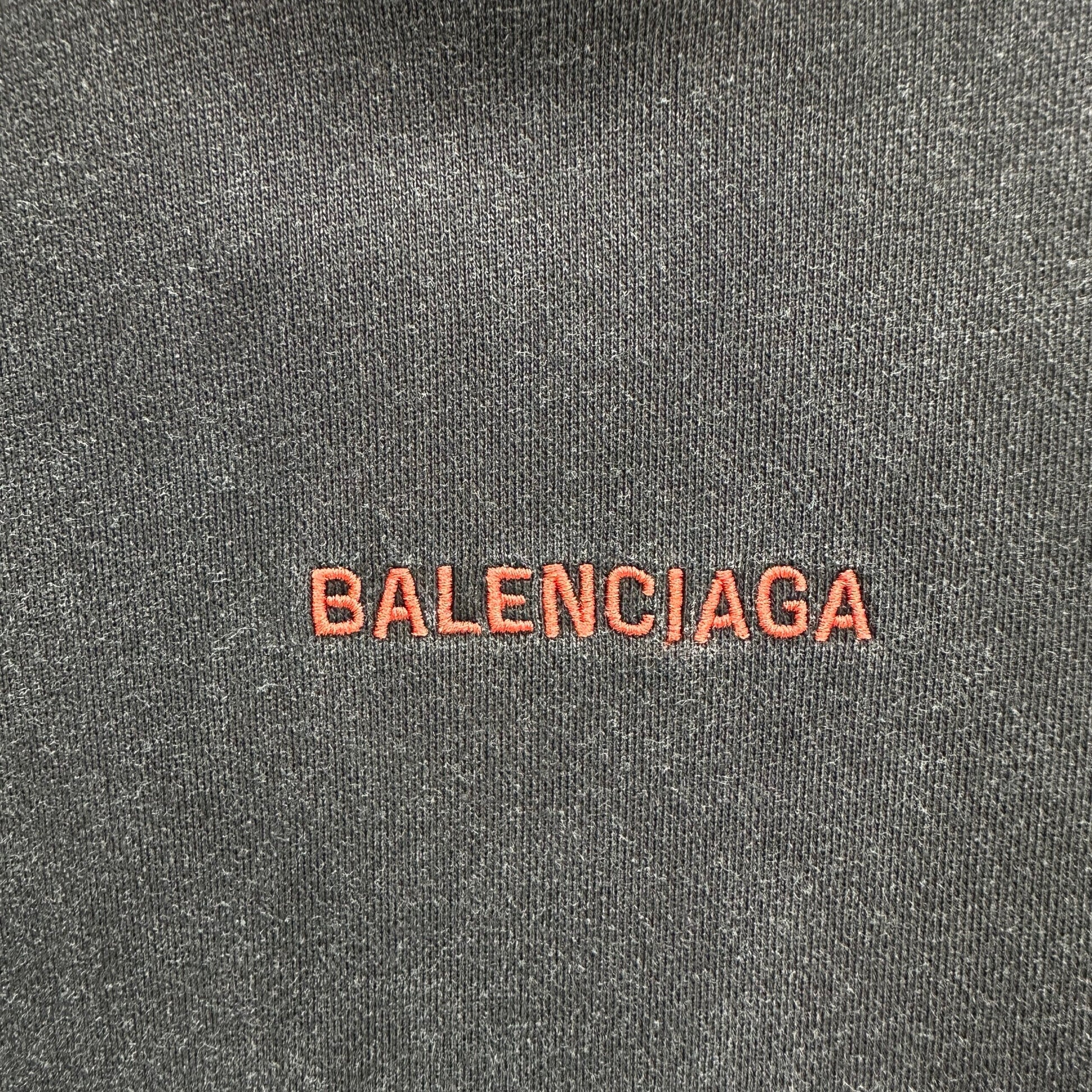 Balenciaga Exclusive Clothing - prezentare produs