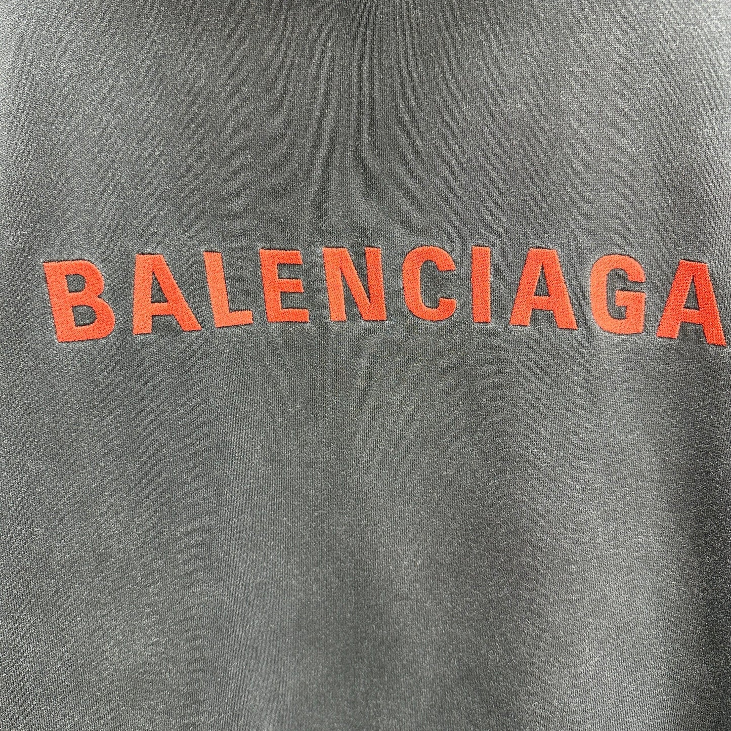 Balenciaga Exclusive Clothing - prezentare produs