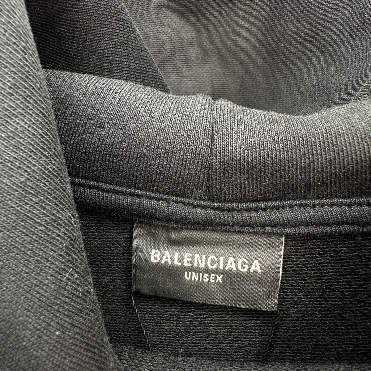 Balenciaga Exclusive Clothing - prezentare produs