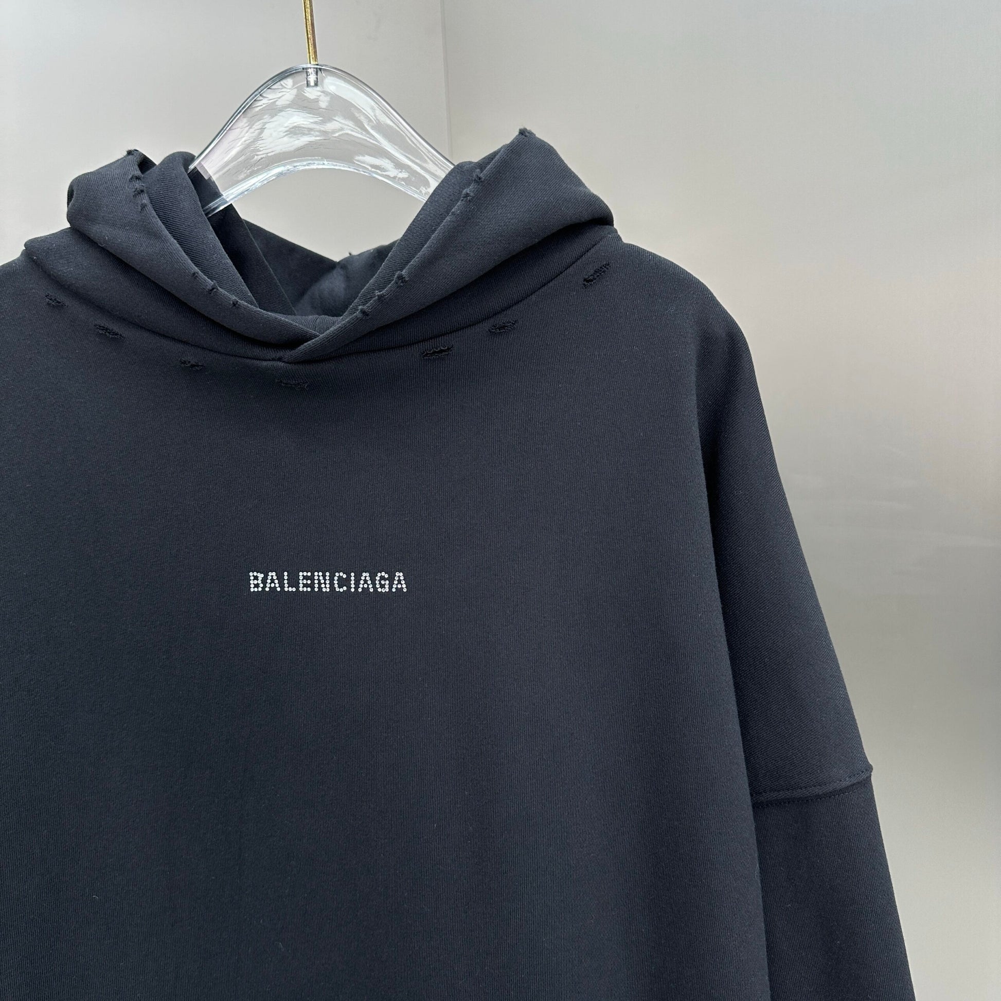 Balenciaga Exclusive Clothing - prezentare produs