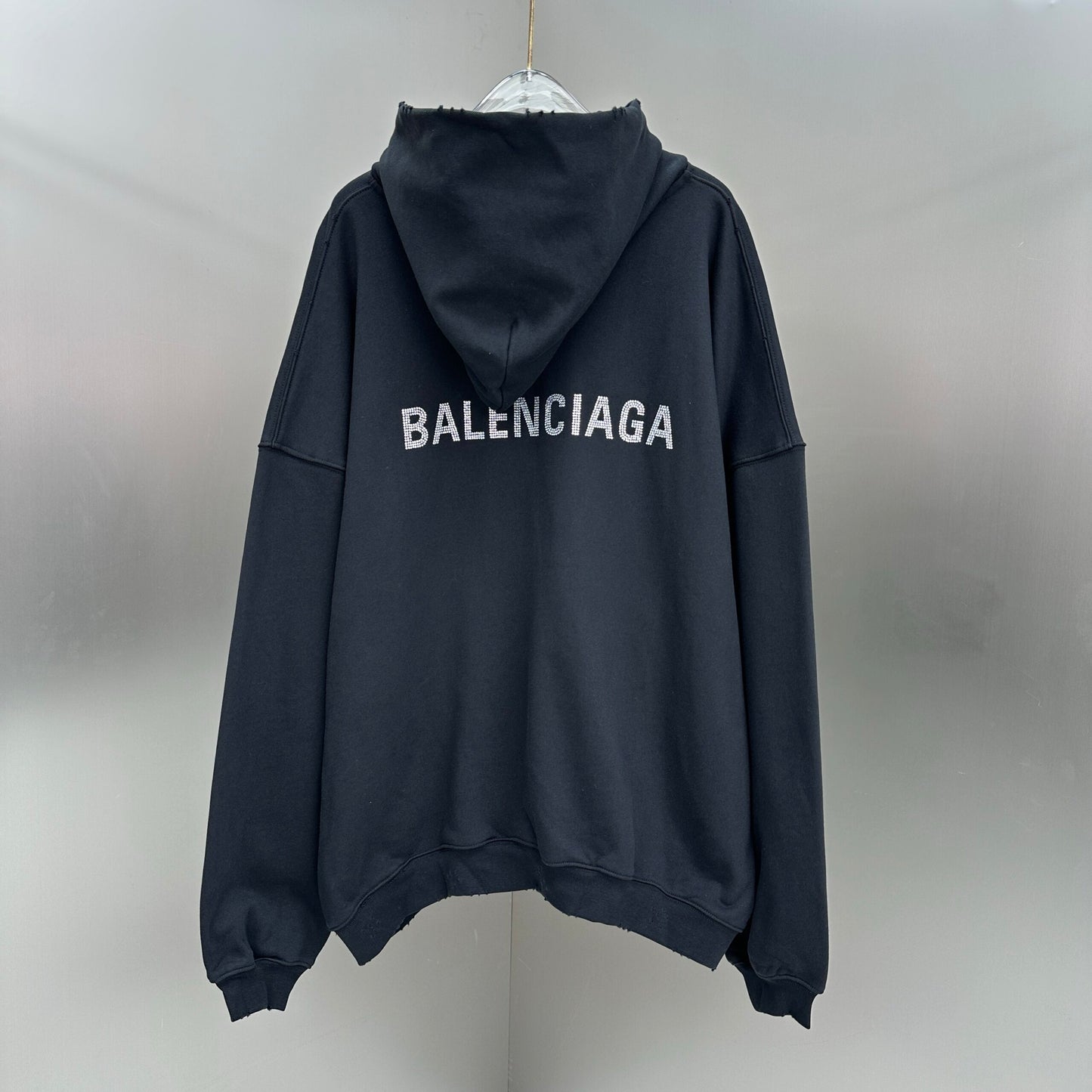 Balenciaga Exclusive Clothing - prezentare produs