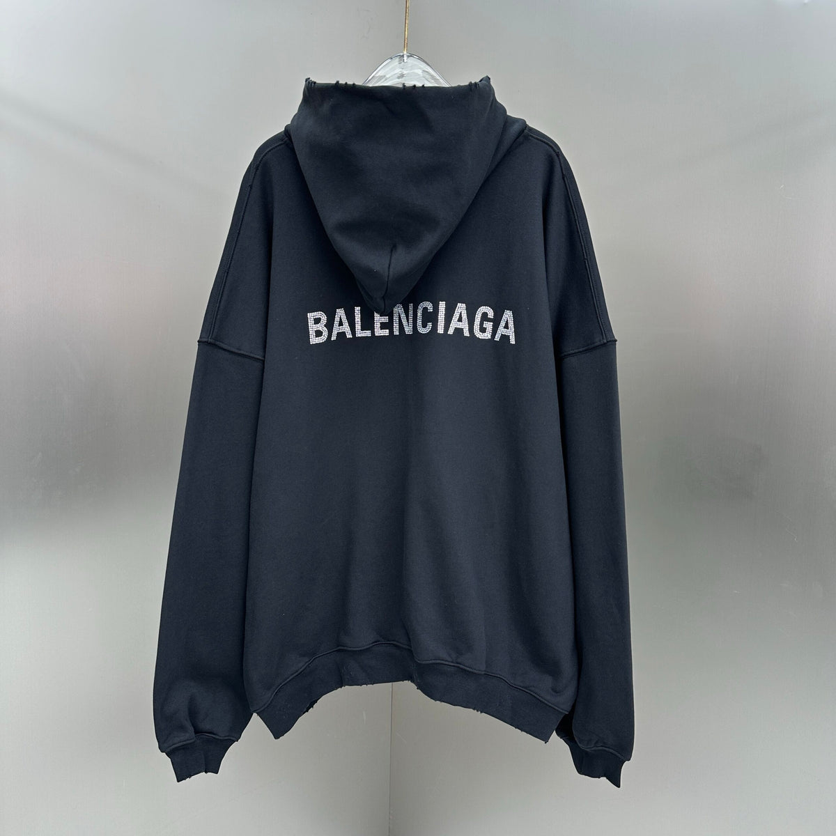 Balenciaga Exclusive Clothing - prezentare produs