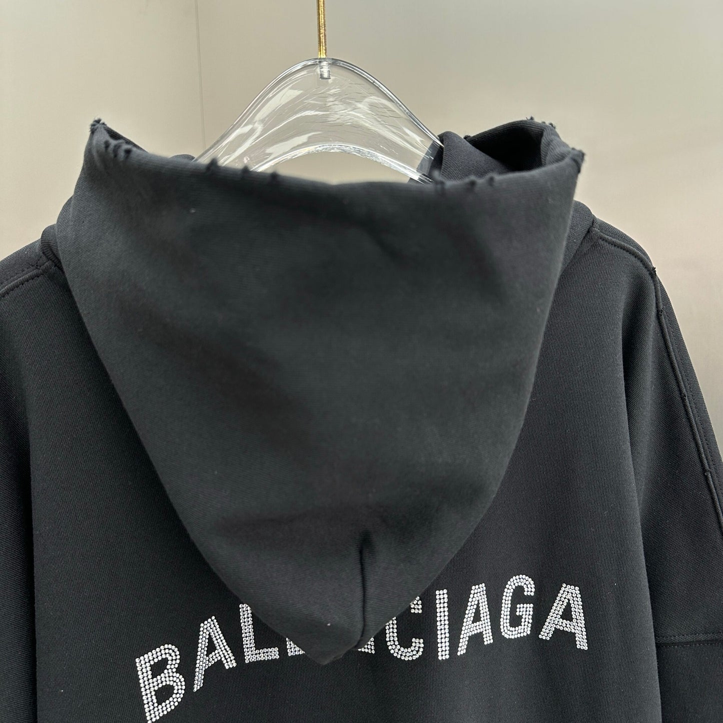 Balenciaga Exclusive Clothing - prezentare produs