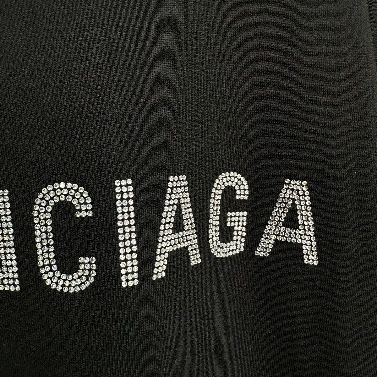 Balenciaga Exclusive Clothing - prezentare produs