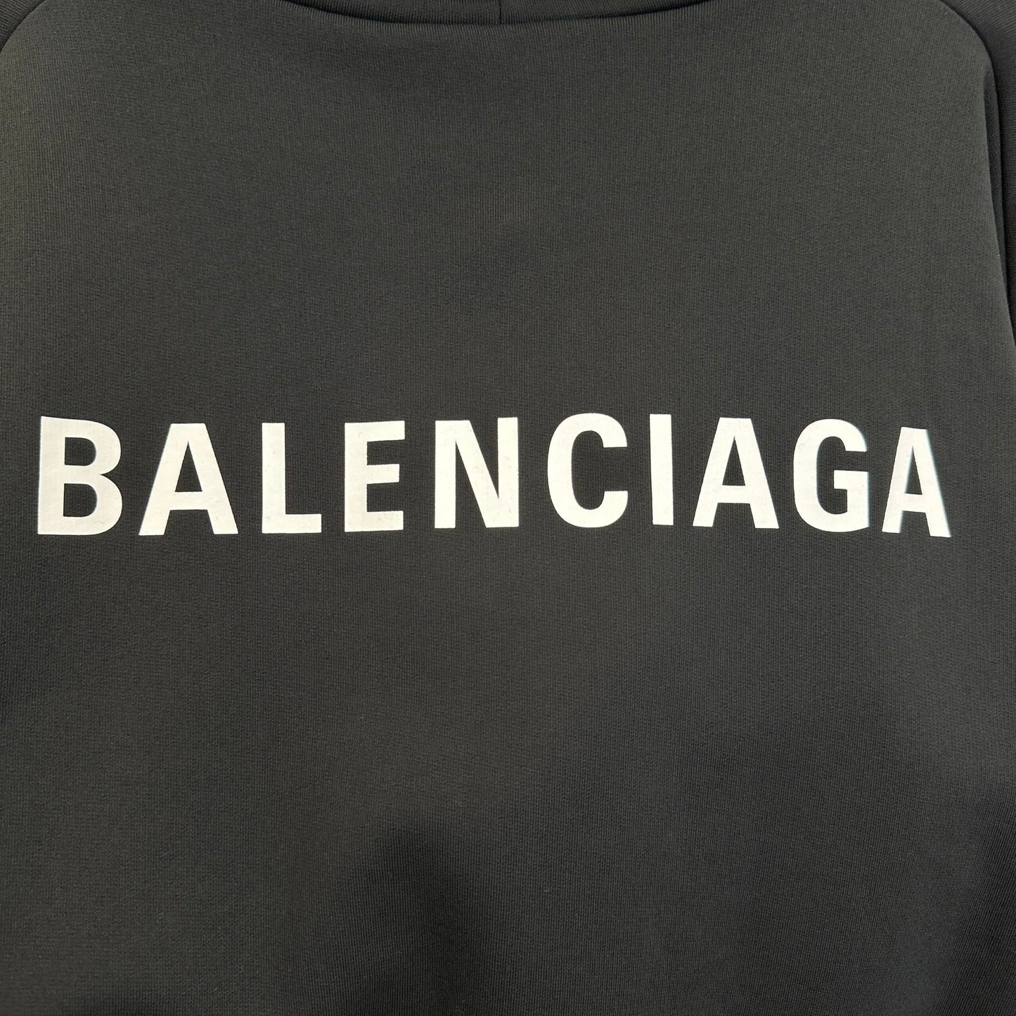 Balenciaga Exclusive Clothing - prezentare produs