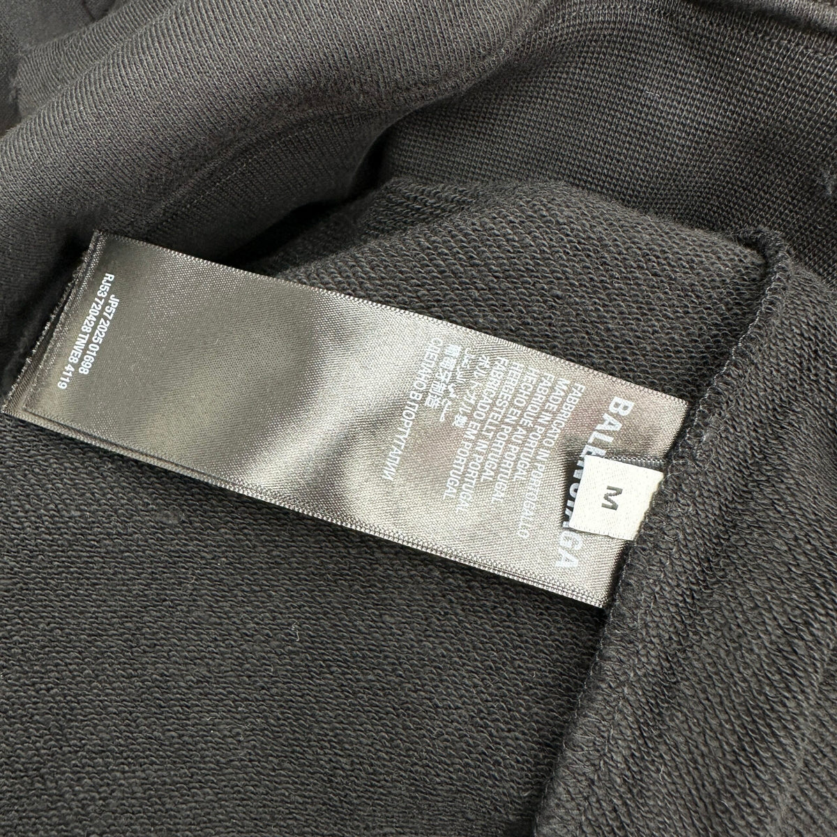 Balenciaga Exclusive Clothing - prezentare produs