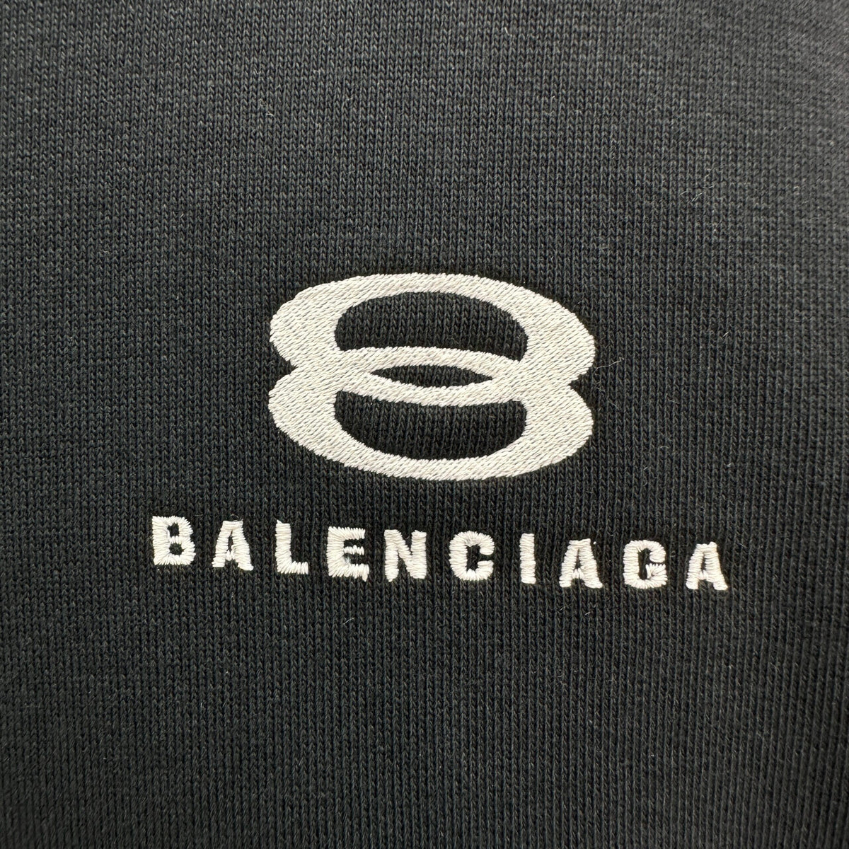 Balenciaga Exclusive Clothing - prezentare produs