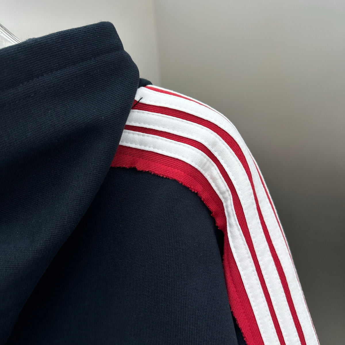 Balenciaga Exclusive Clothing - prezentare produs