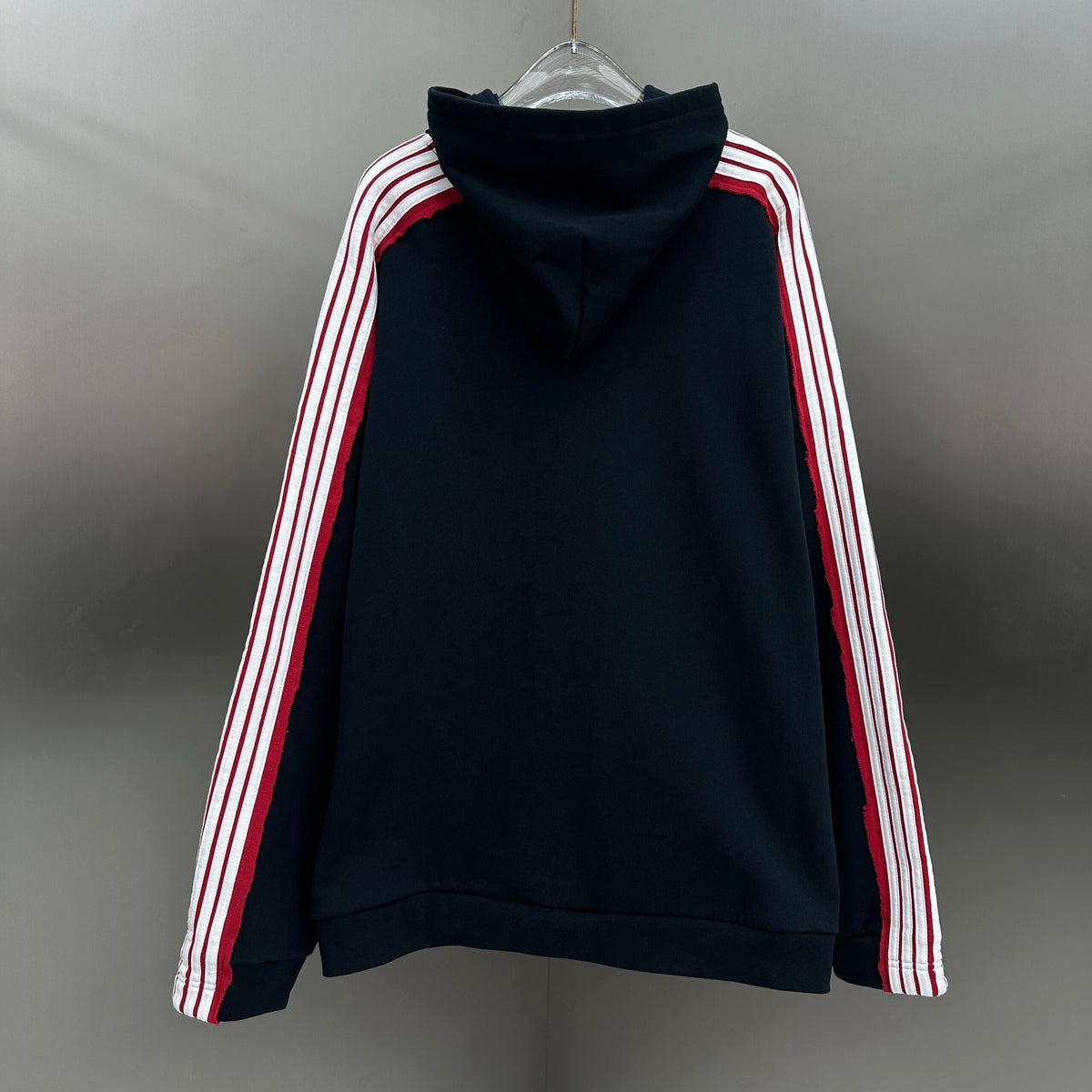 Balenciaga Exclusive Clothing - prezentare produs