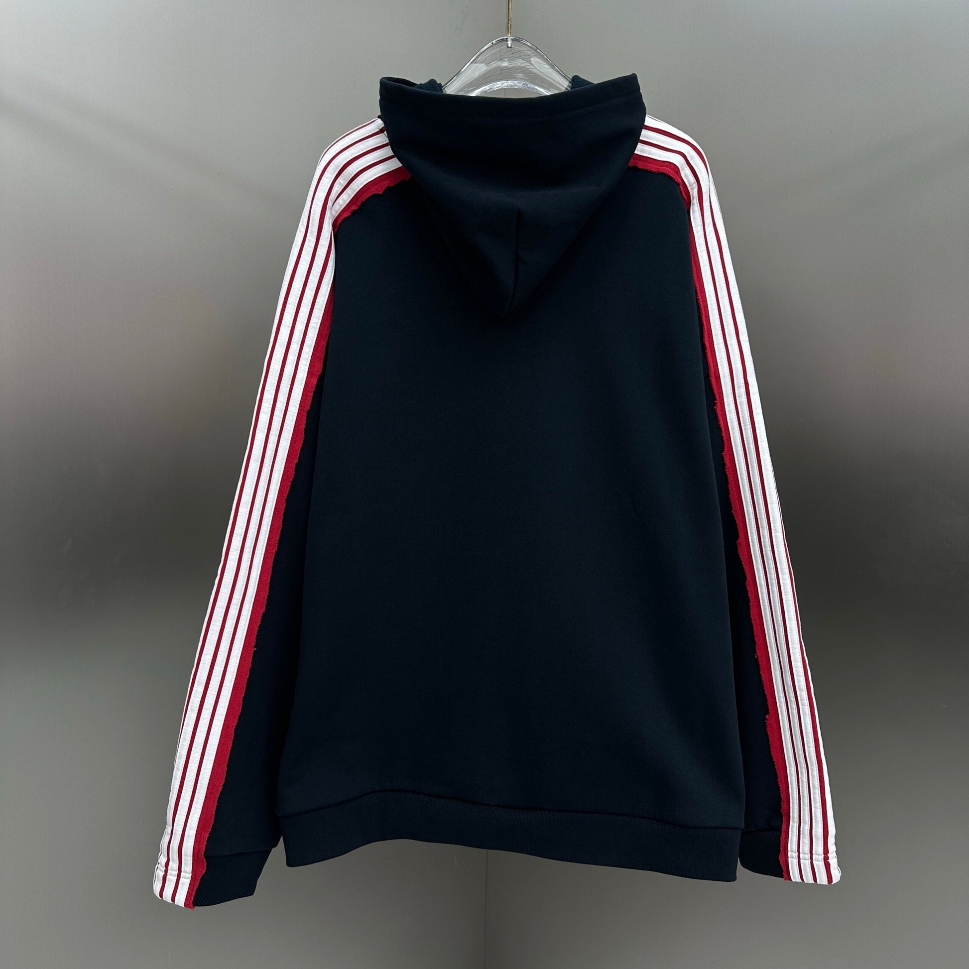 Balenciaga Exclusive Clothing - prezentare produs