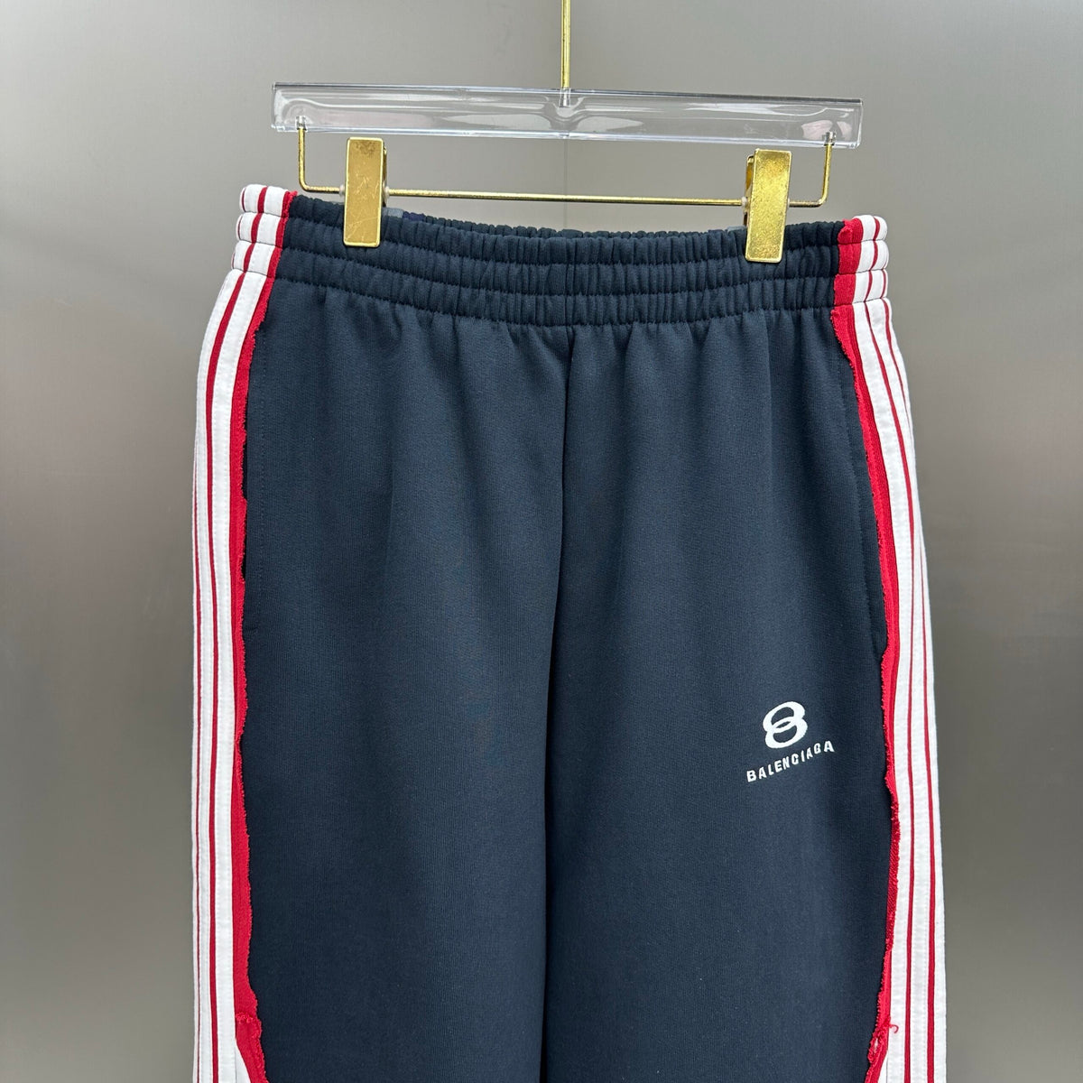 Balenciaga Exclusive Clothing - prezentare produs