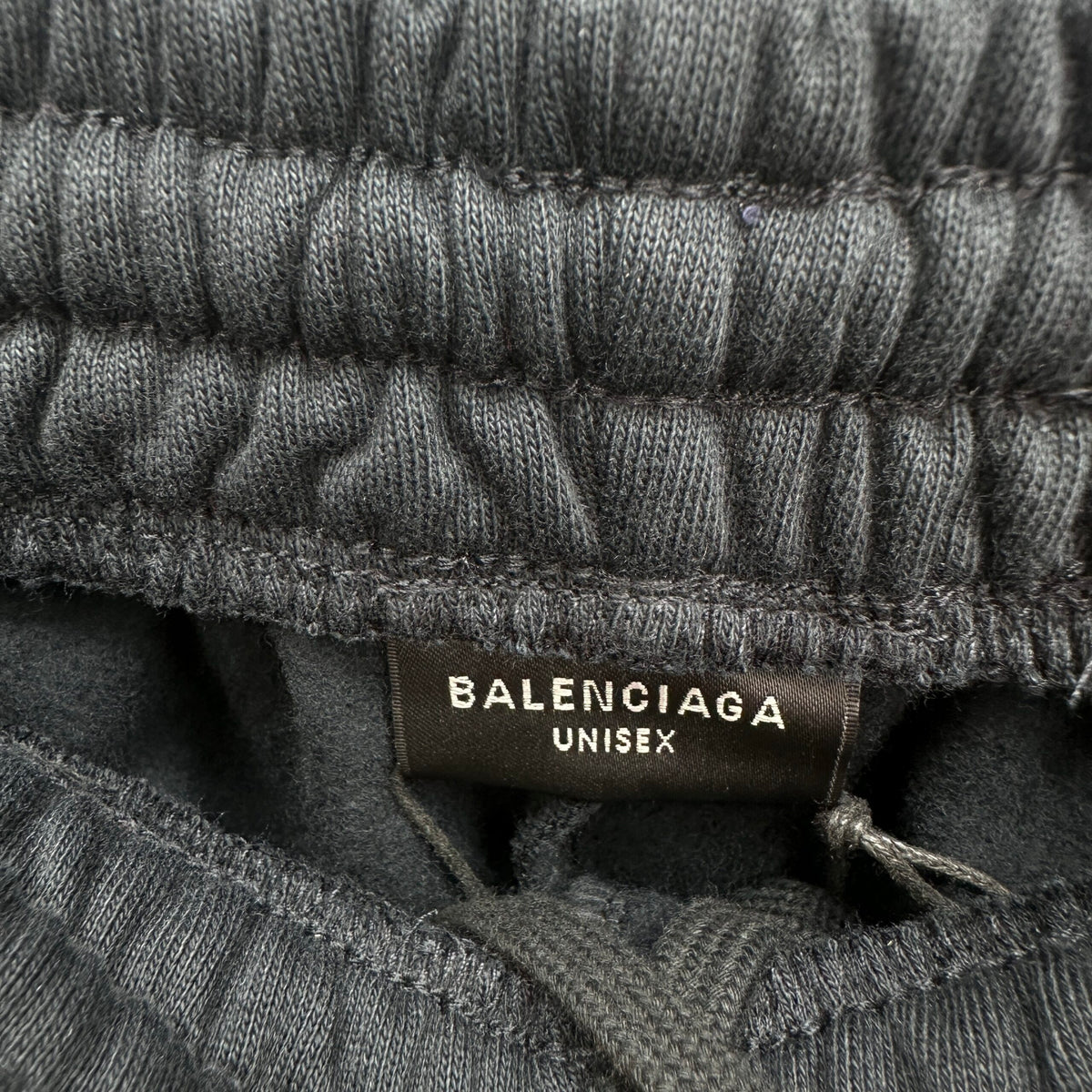 Balenciaga Exclusive Clothing - prezentare produs