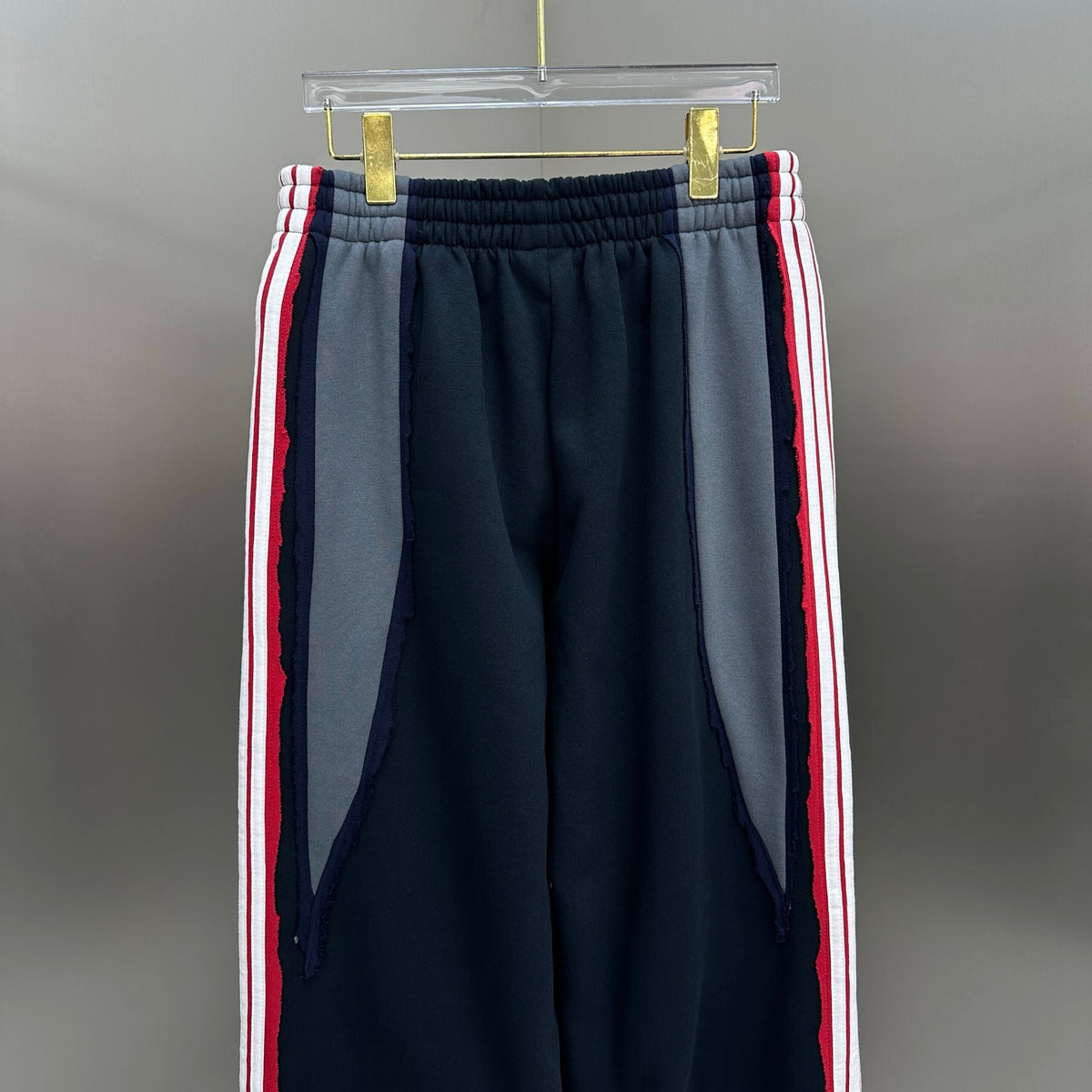 Balenciaga Exclusive Clothing - prezentare produs