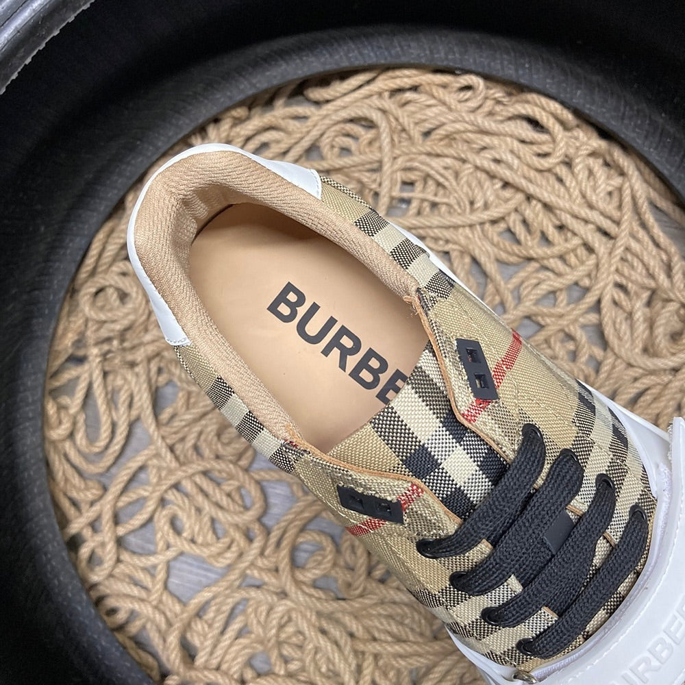 Burberry Exclusive - prezentare produs