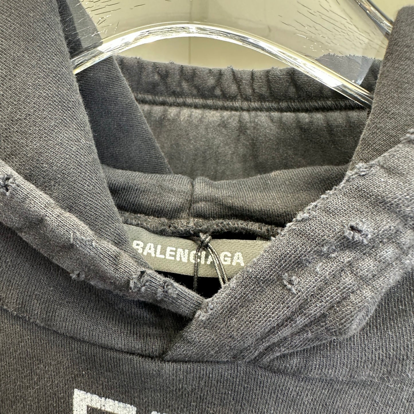 Balenciaga Exclusive Clothing - prezentare produs