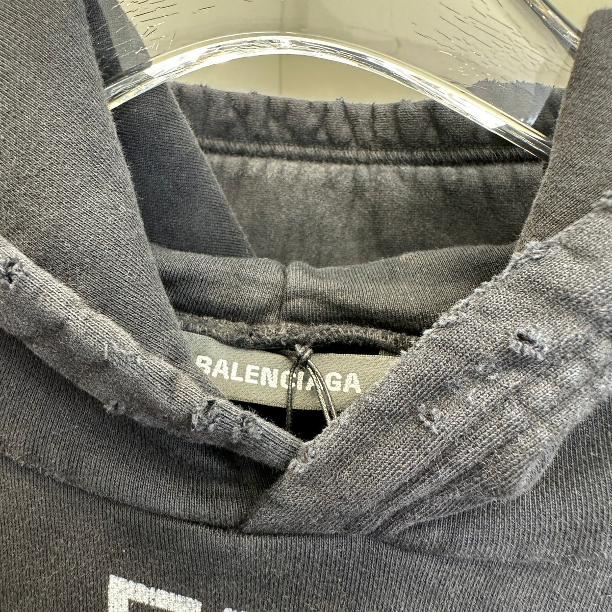 Balenciaga Exclusive Clothing - prezentare produs