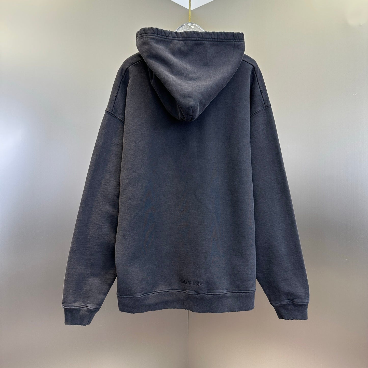 Balenciaga Exclusive Clothing - prezentare produs