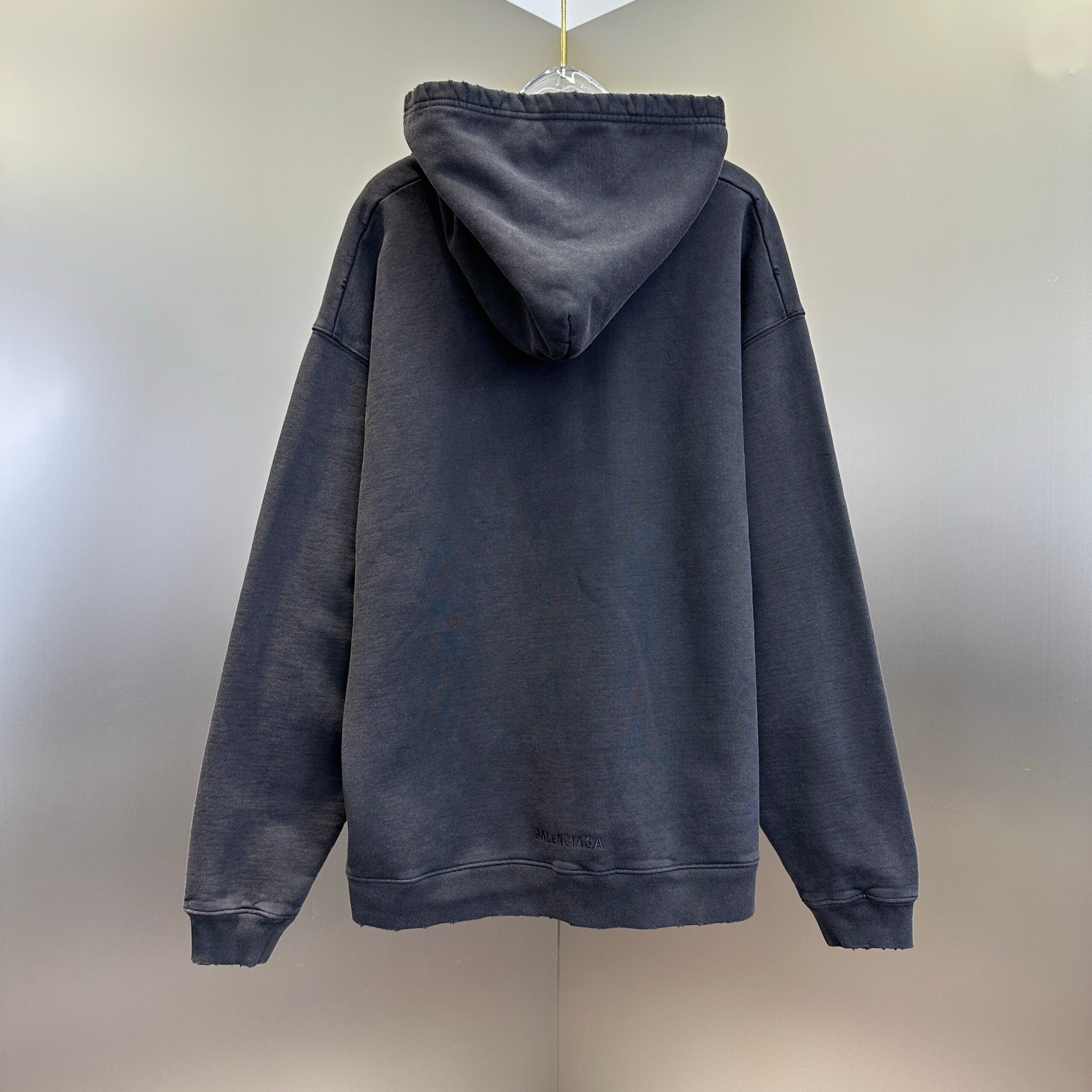 Balenciaga Exclusive Clothing - prezentare produs