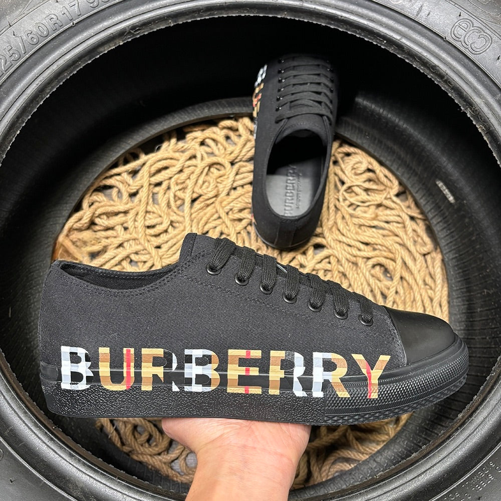 Burberry Exclusive Pantofi sport - prezentare produs